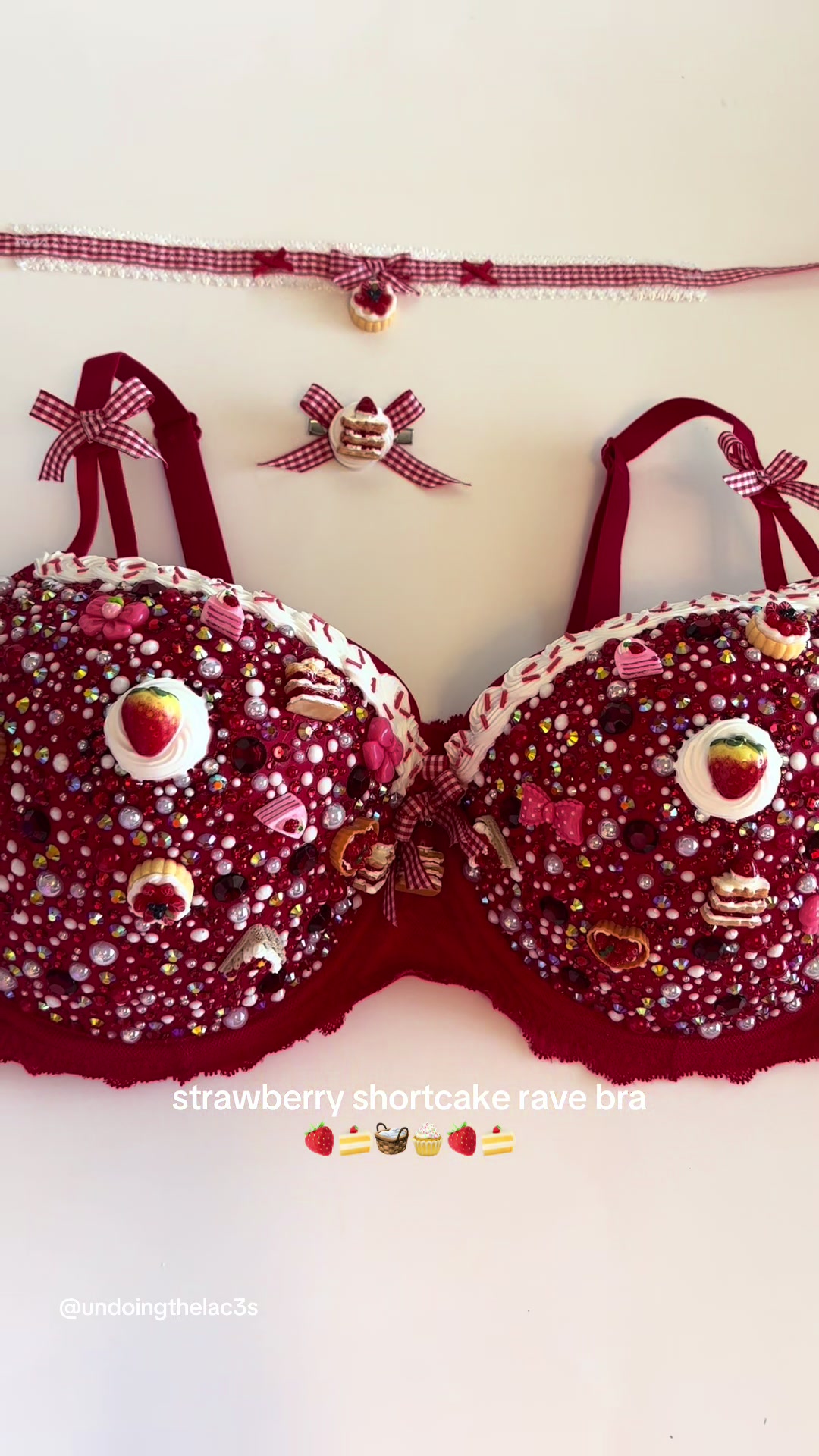 @undoing the laces 🧁🎀