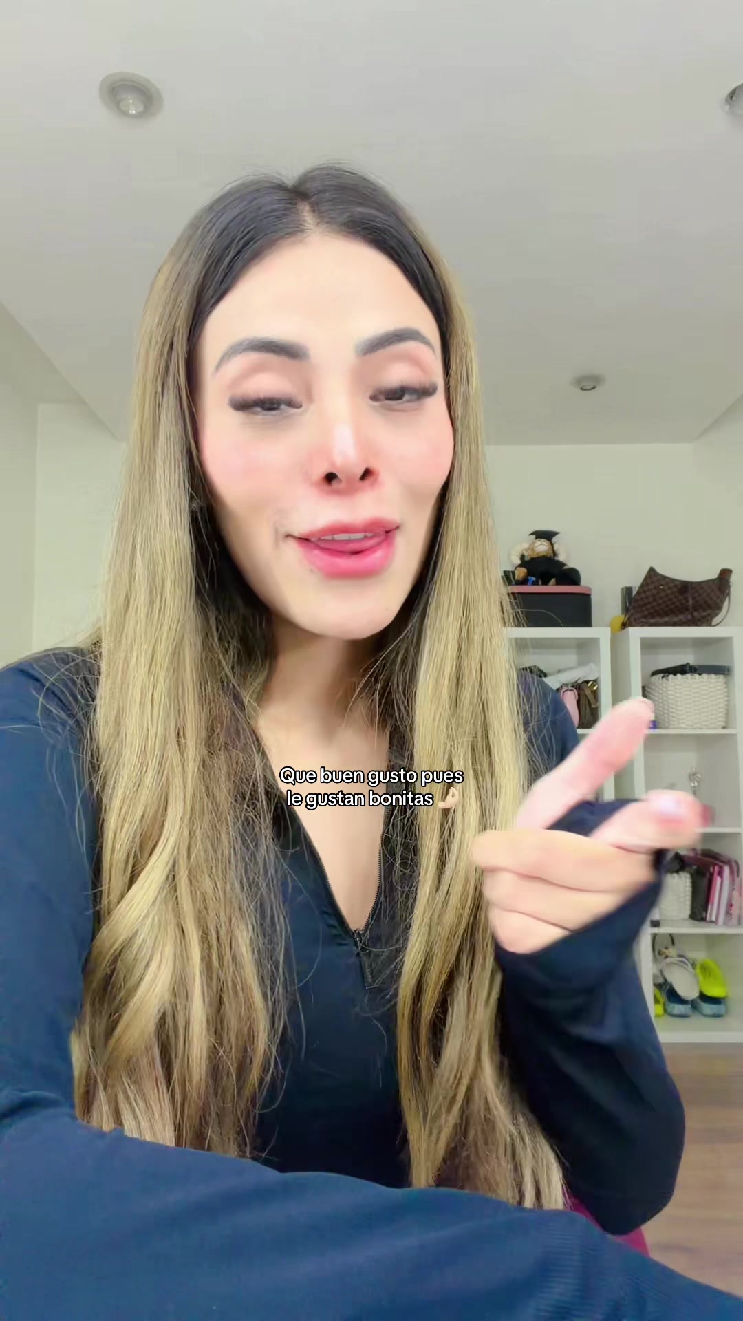 @Ana Flores
