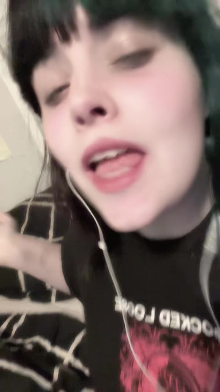 @WeepingRecluse🕷️