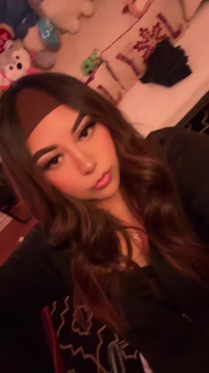 @Vaniafloresシ