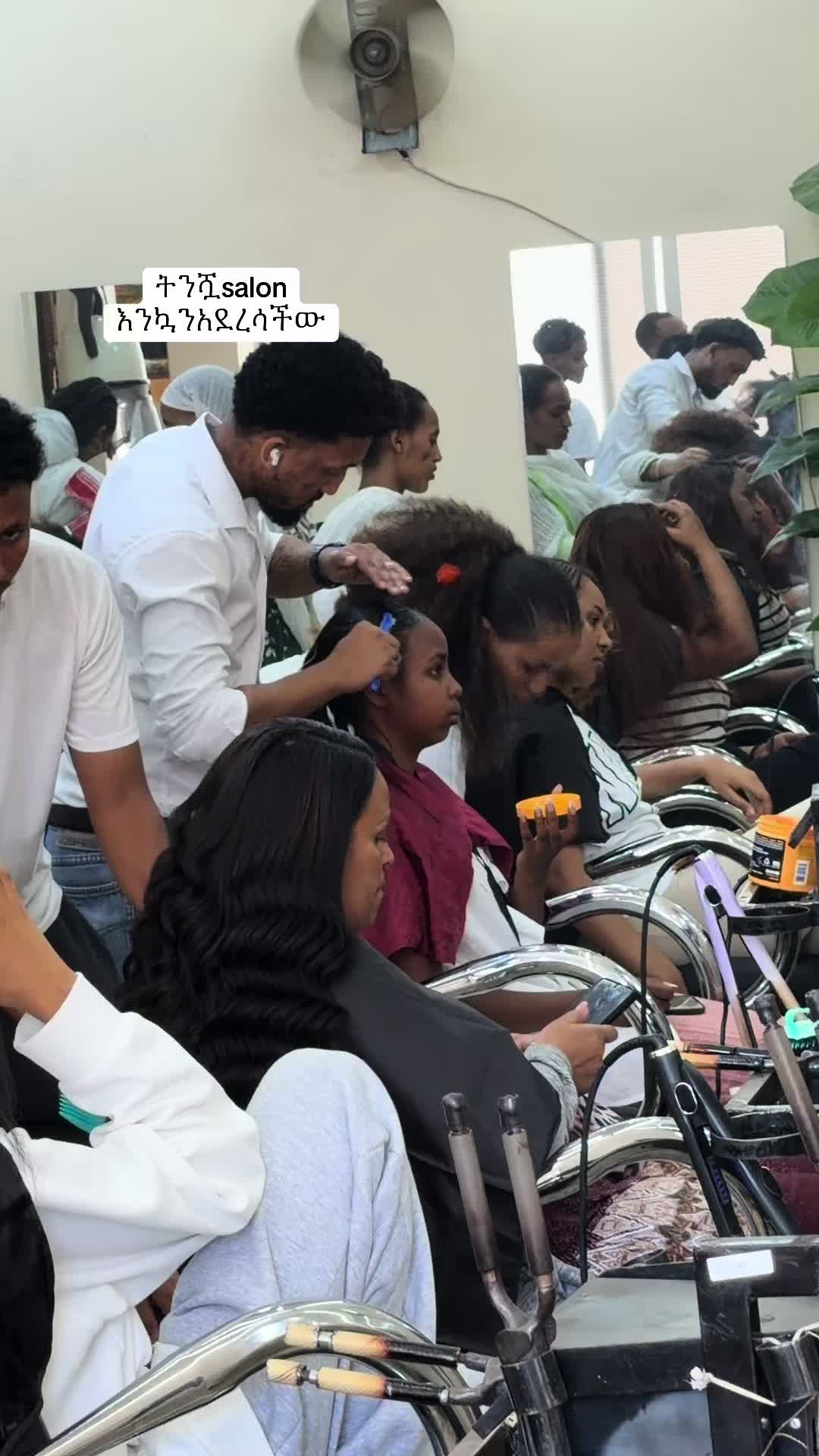 @Tommysimple-make up ትንሿ salon