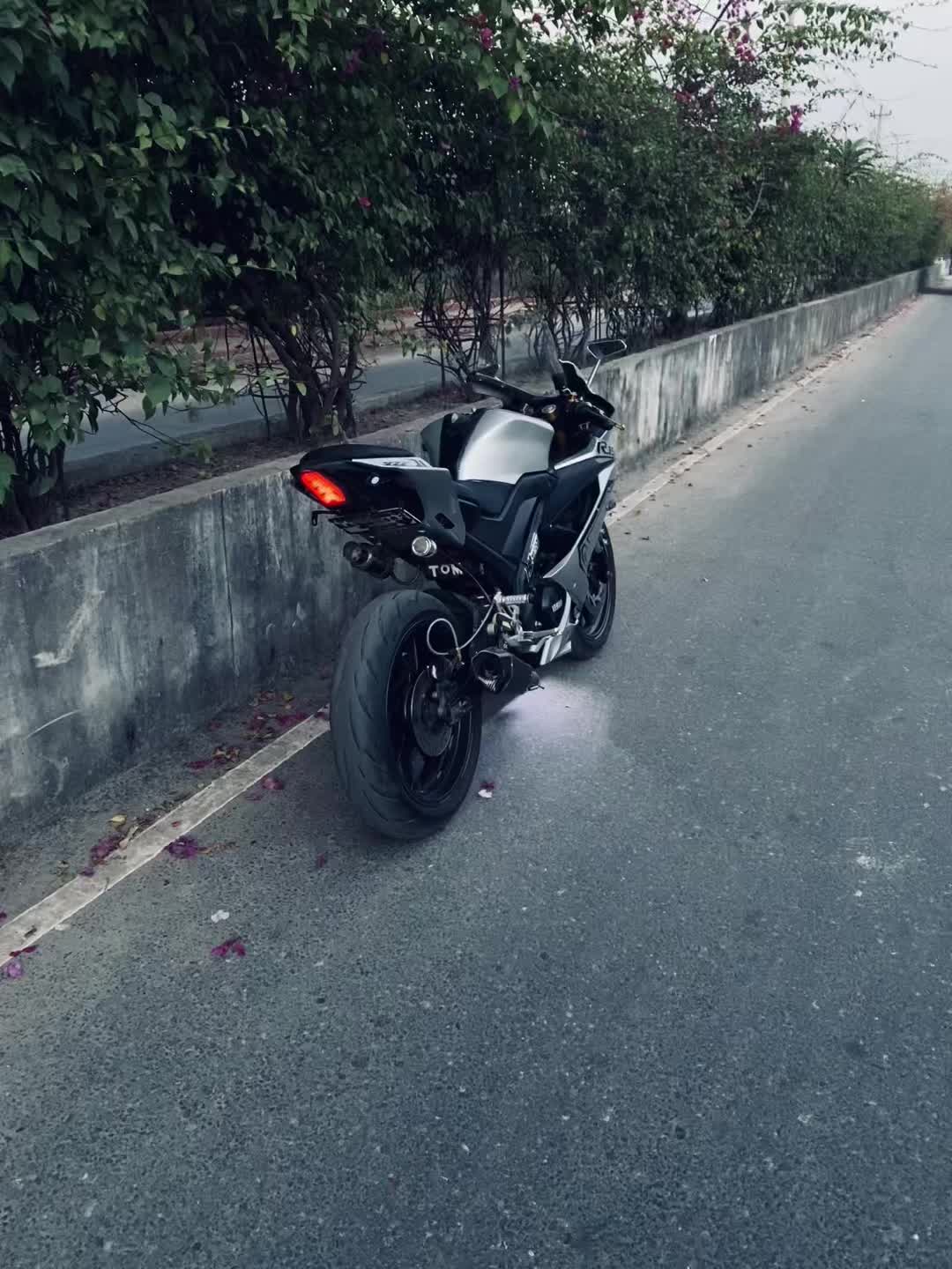 @ayesh_