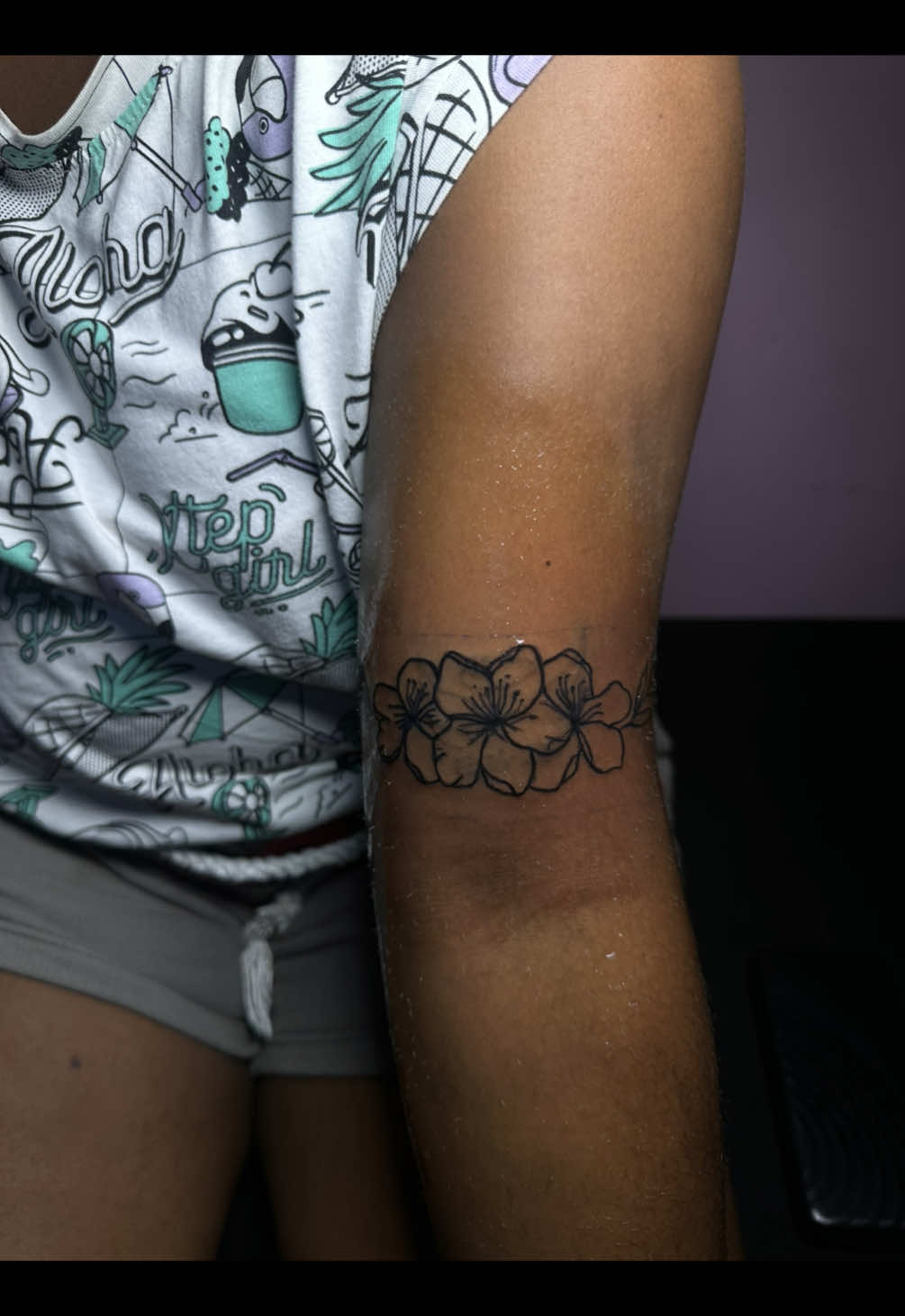 @Preshwaltz (nail/tattoo artist