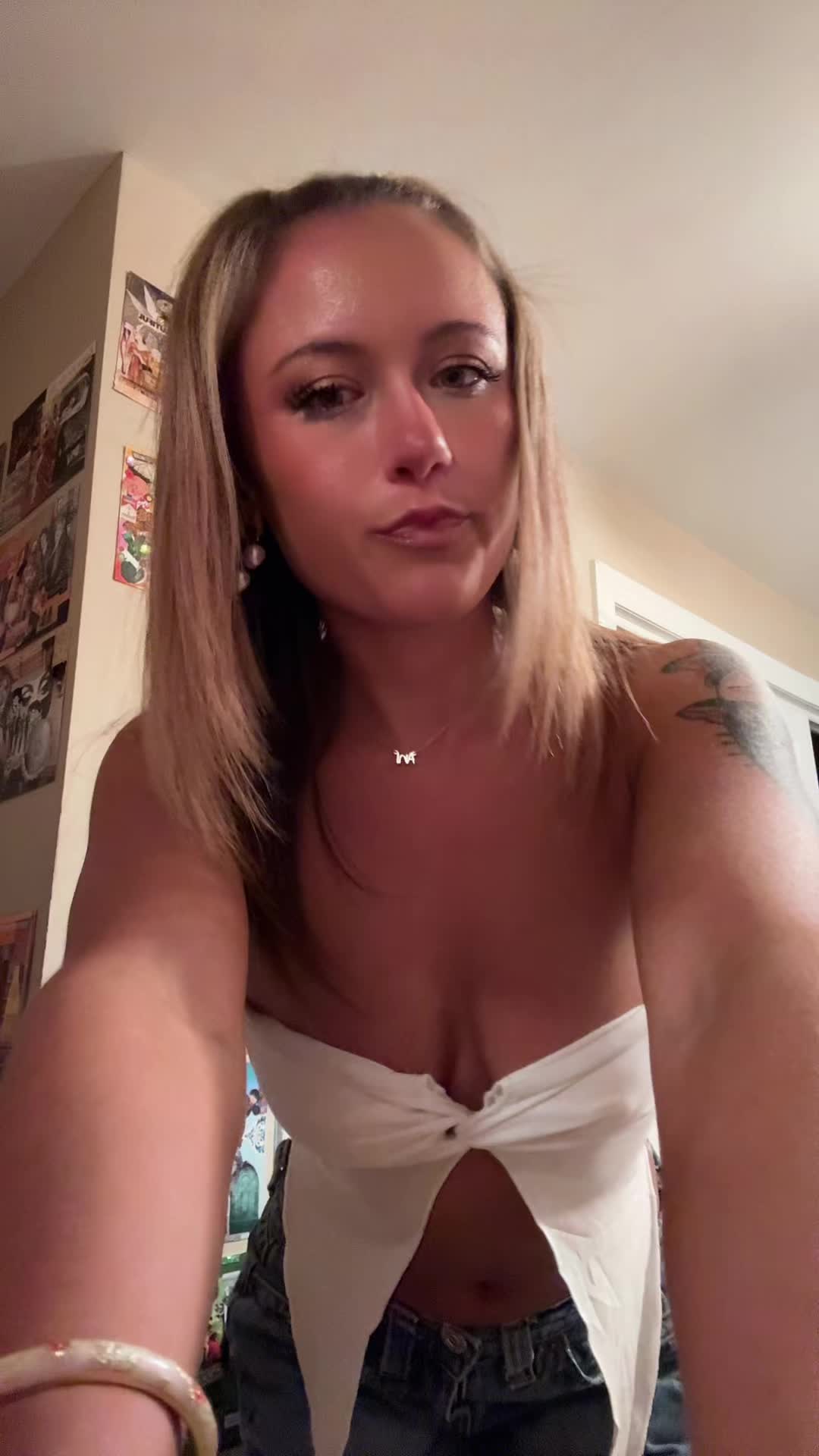 @anihayes
