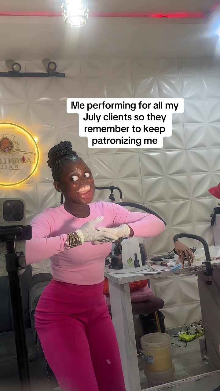 @NAIL TECHNICIAN IN IBADAN