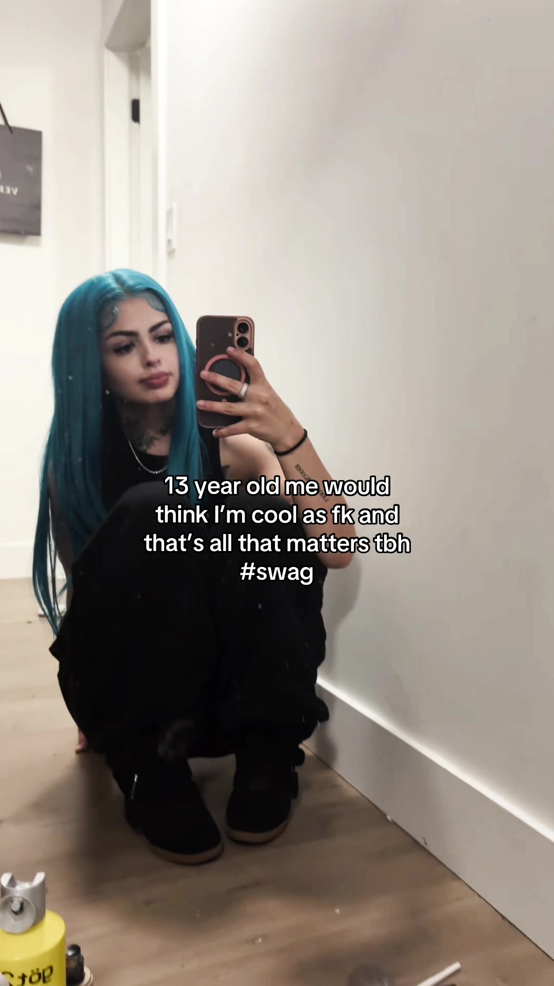 @🧟♀️🩶