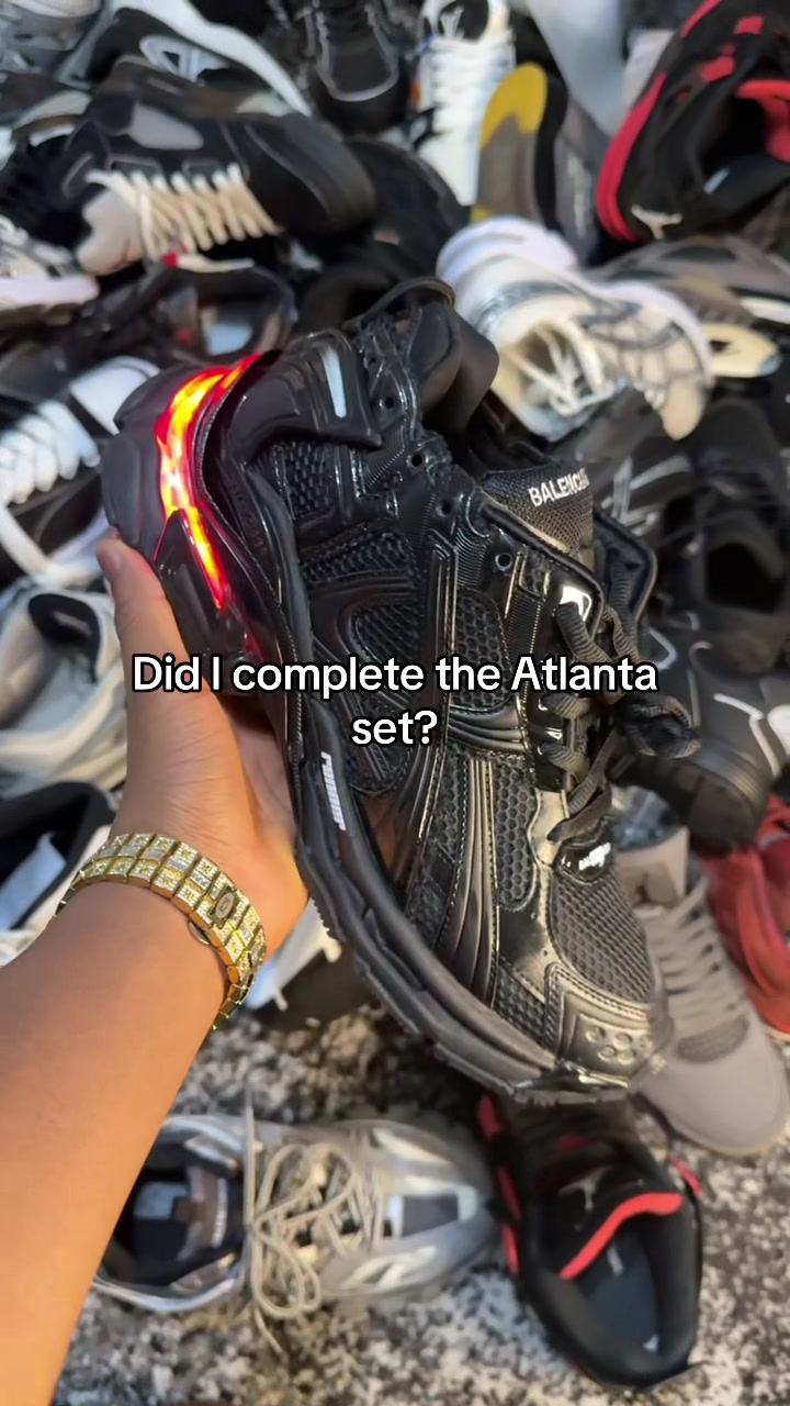 @SneakerLuverDude