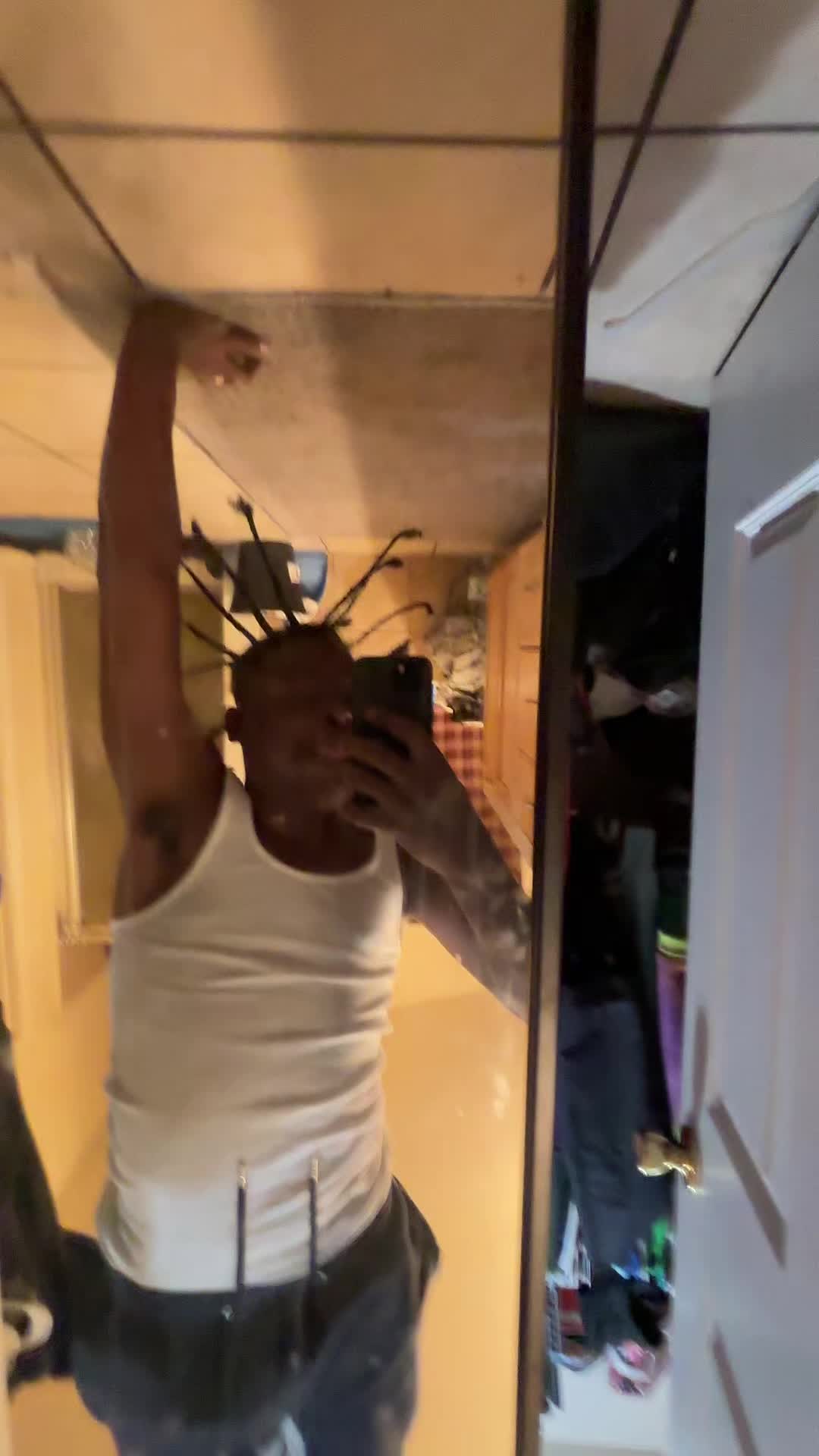 @Derrick_thecomediann