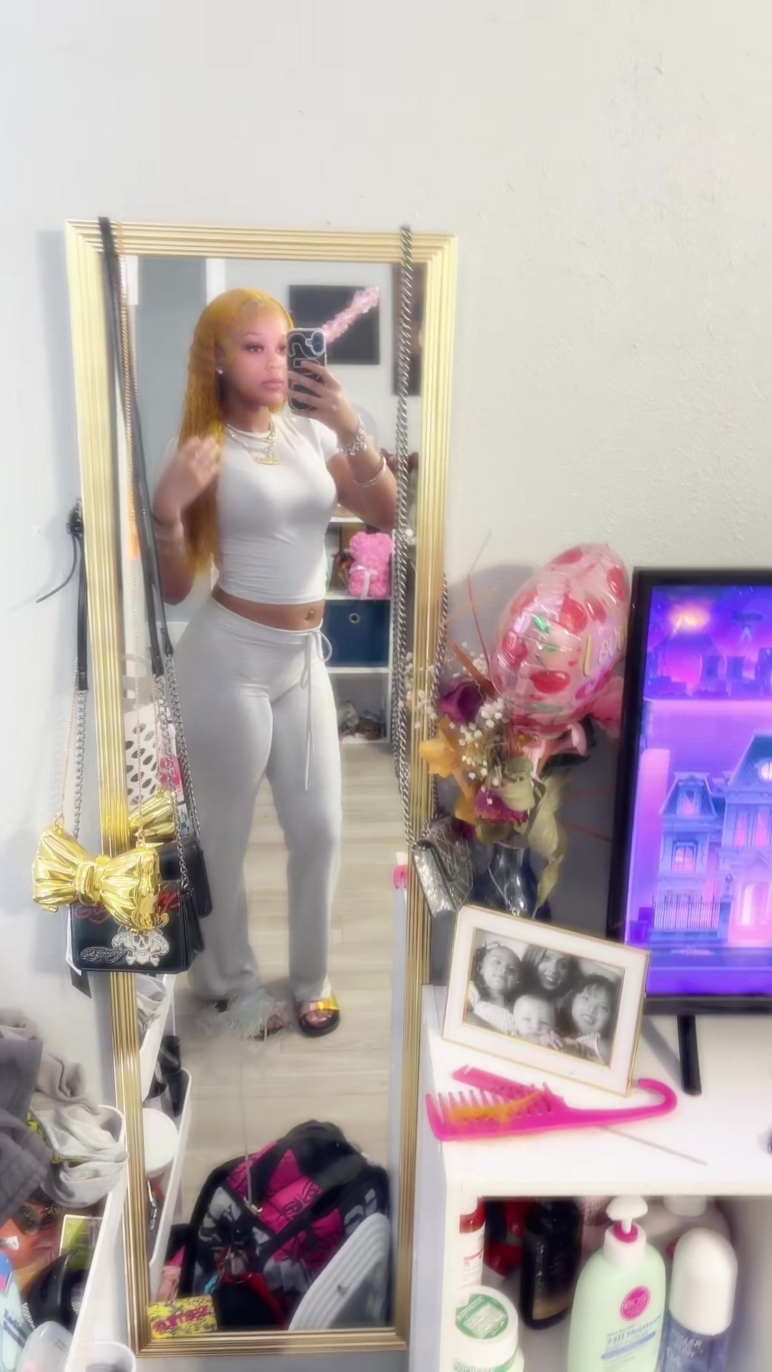 @doll .