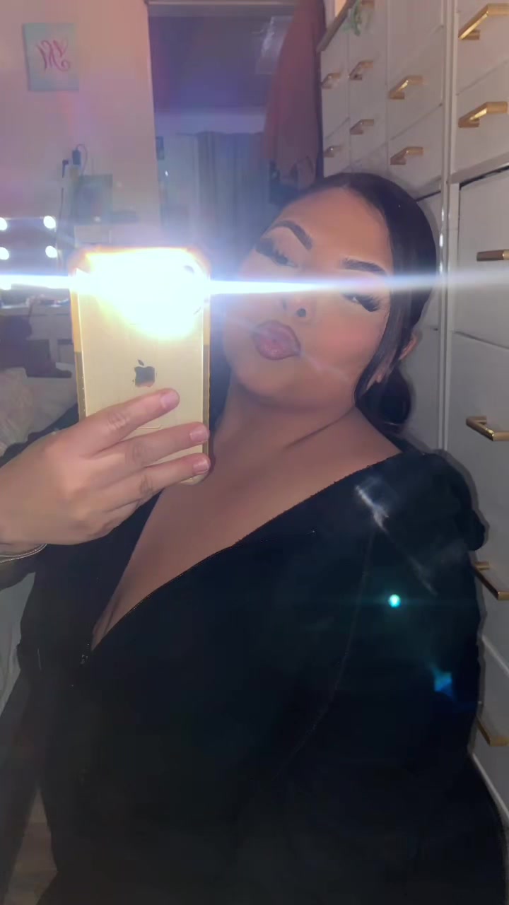 @momoneyym