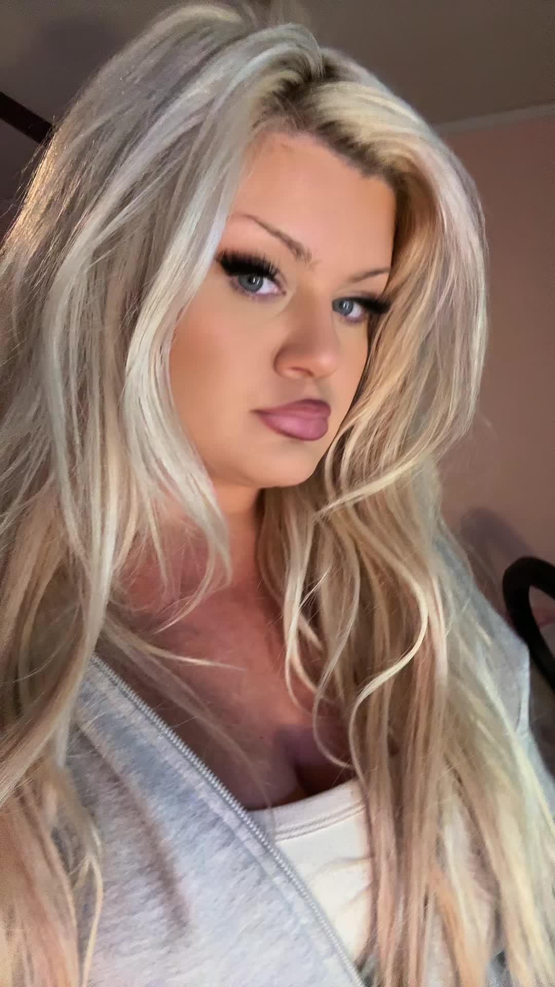 @𝒞𝒶𝓂𝓂𝒾𝑒 🥀