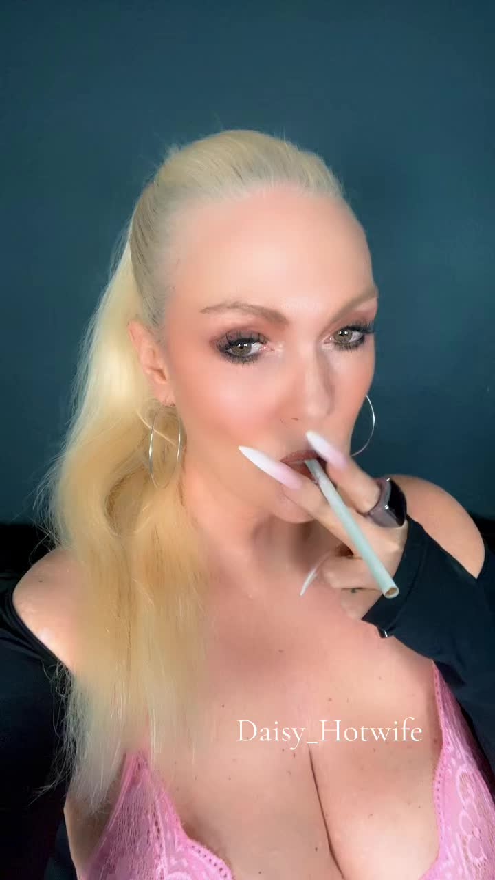@Daisy Hotwife