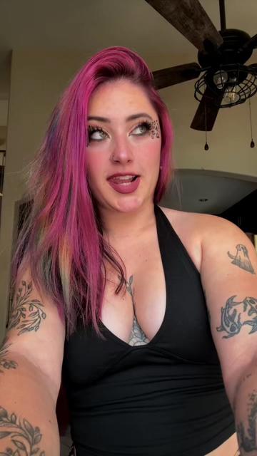 @Kelly 💖 Streamer + Gamer 🎮✨