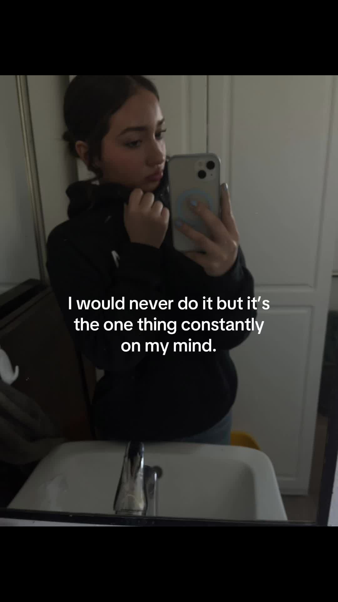 @𖣂