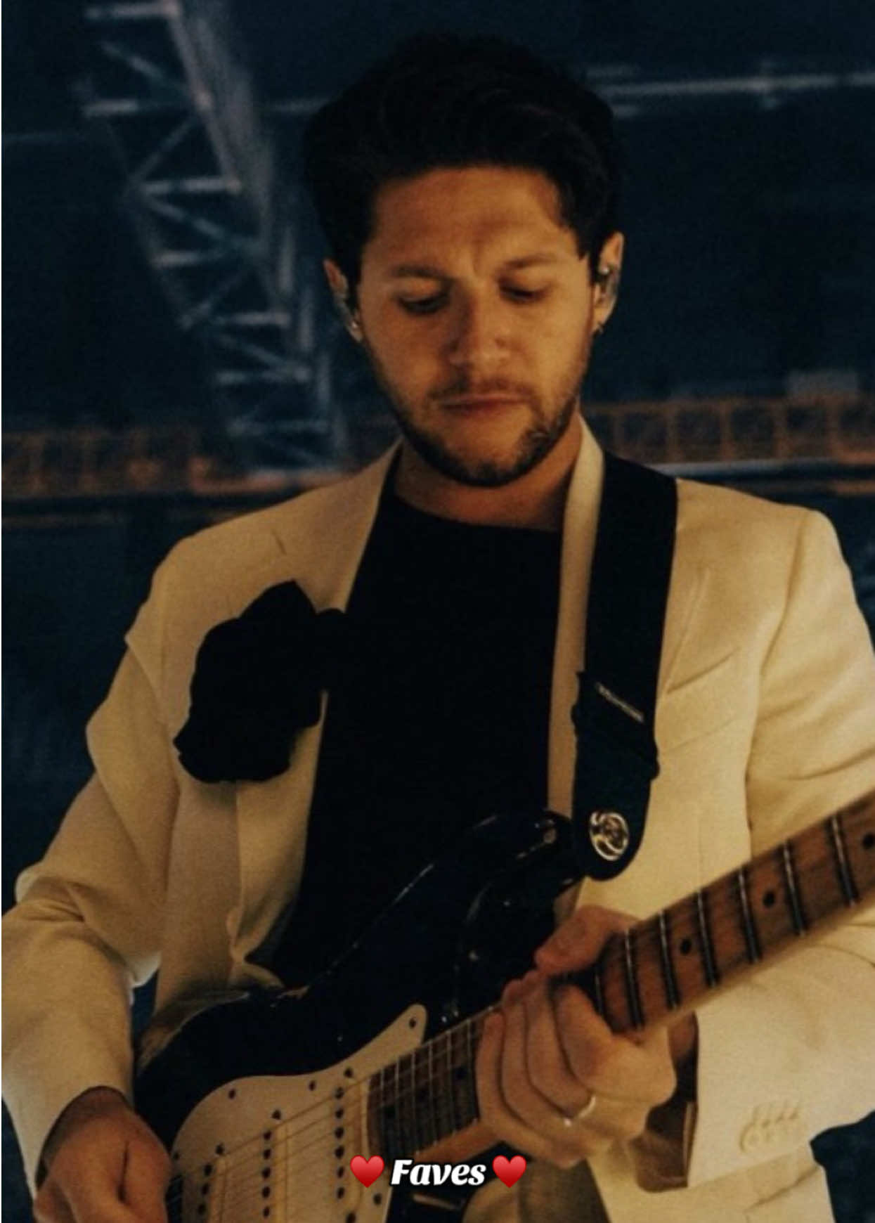 @Heartbreak_Heather_Weather🎸