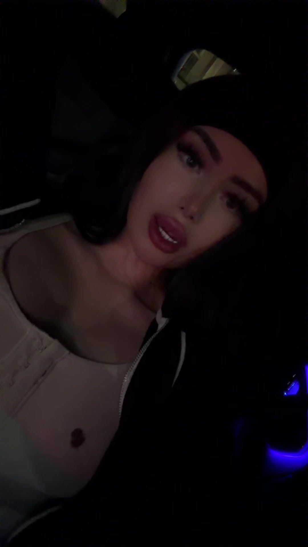 @Luna