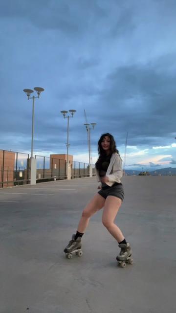 @Jada - Roller Dance Burlesque