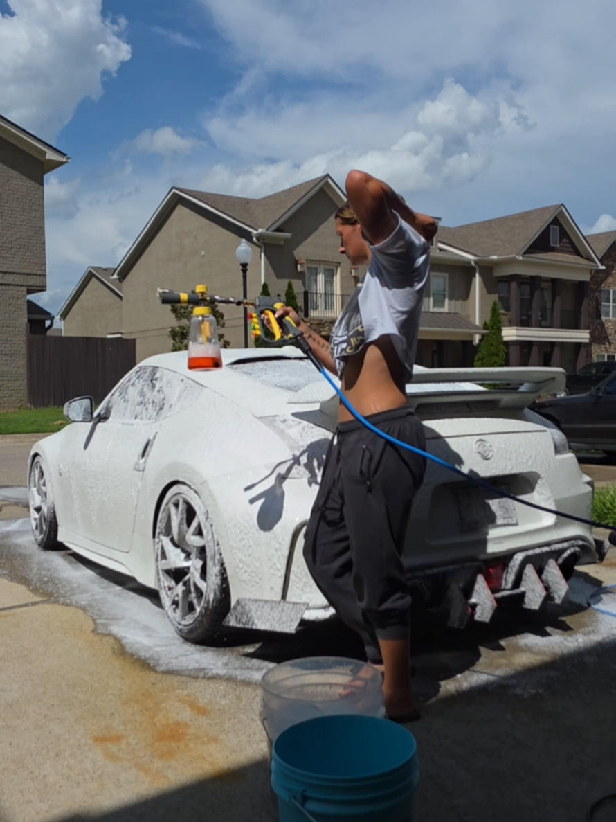 @Z34GRL