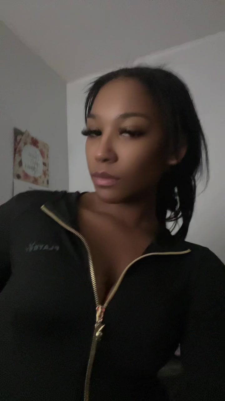 @kaylanez__
