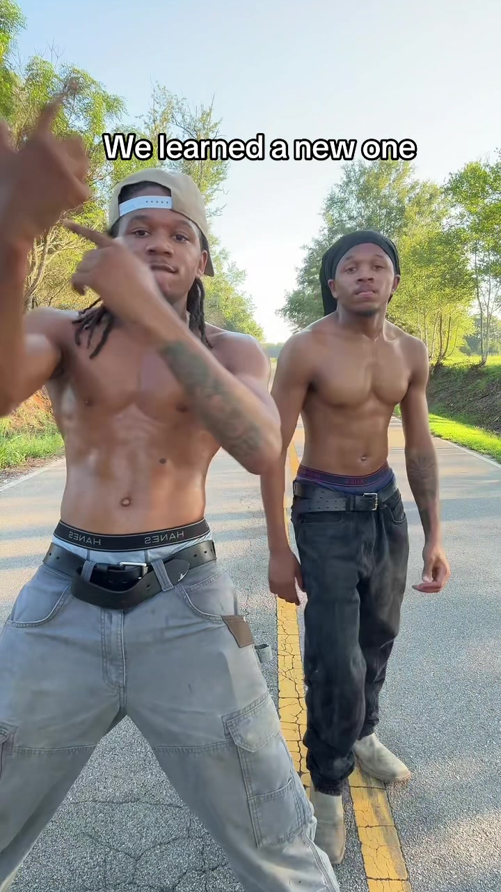 @Ghettotwins_