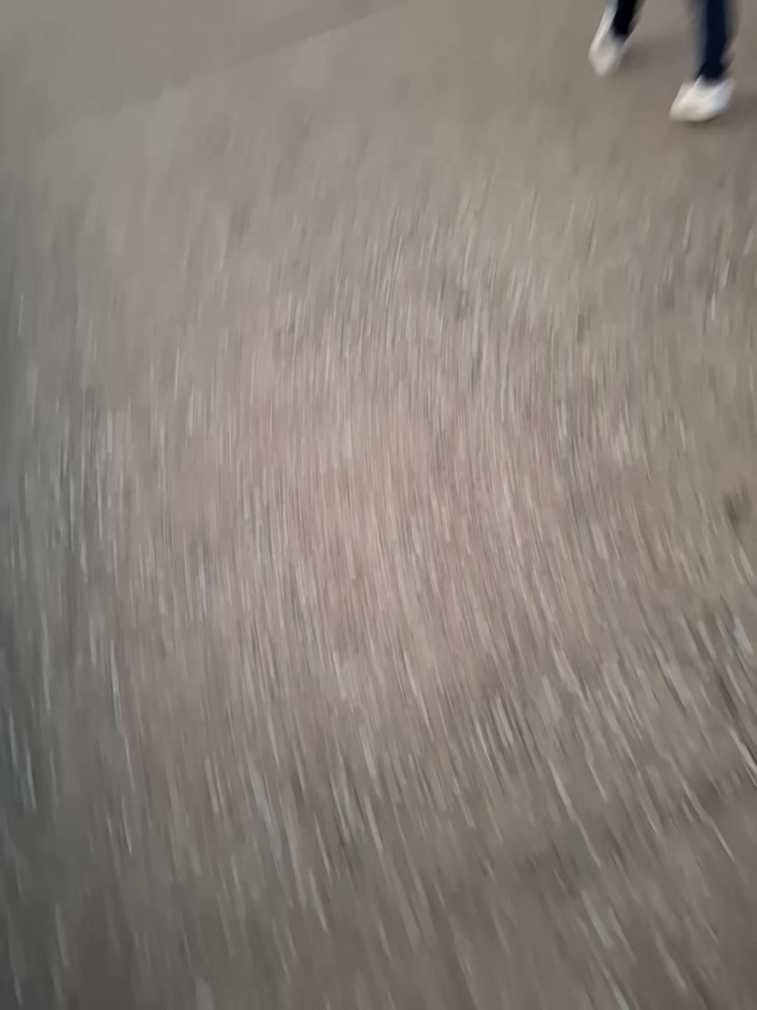 @•
