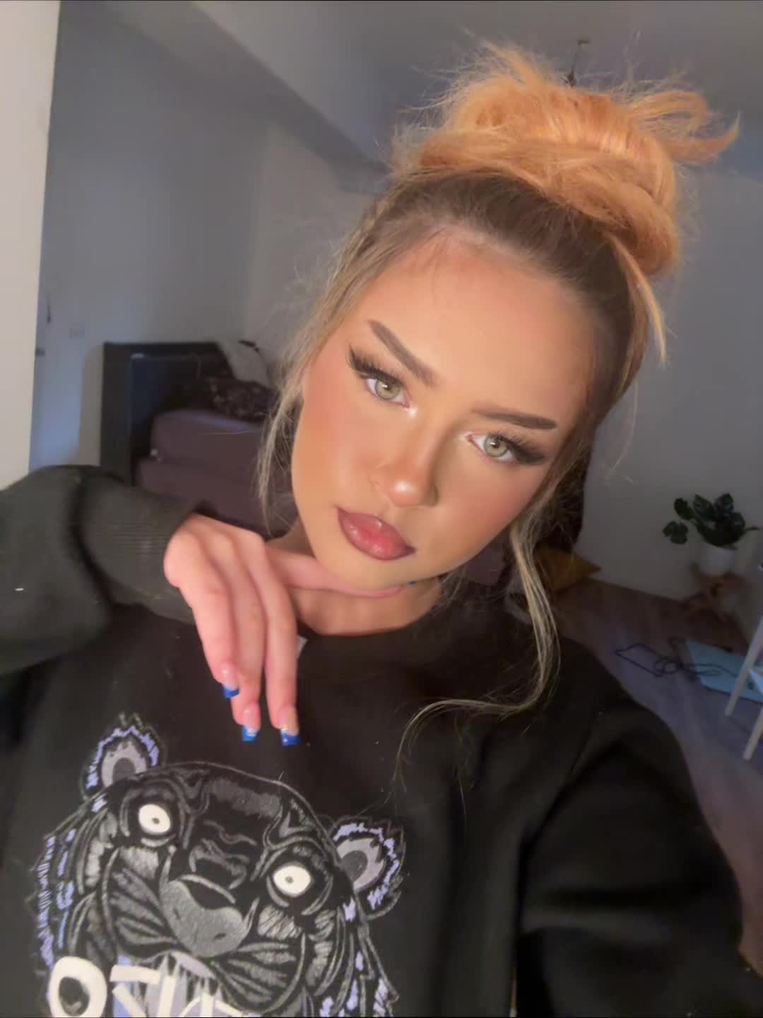 @xlenxq
