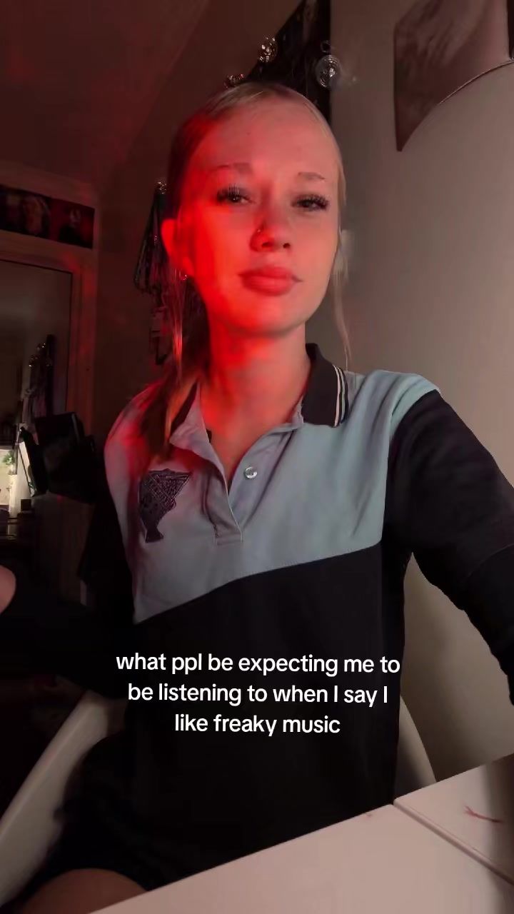 @ellaa🕸️