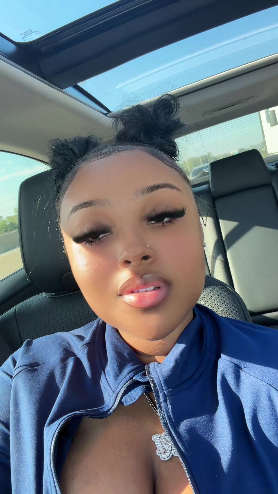 @Ari Wright | Hairstylist