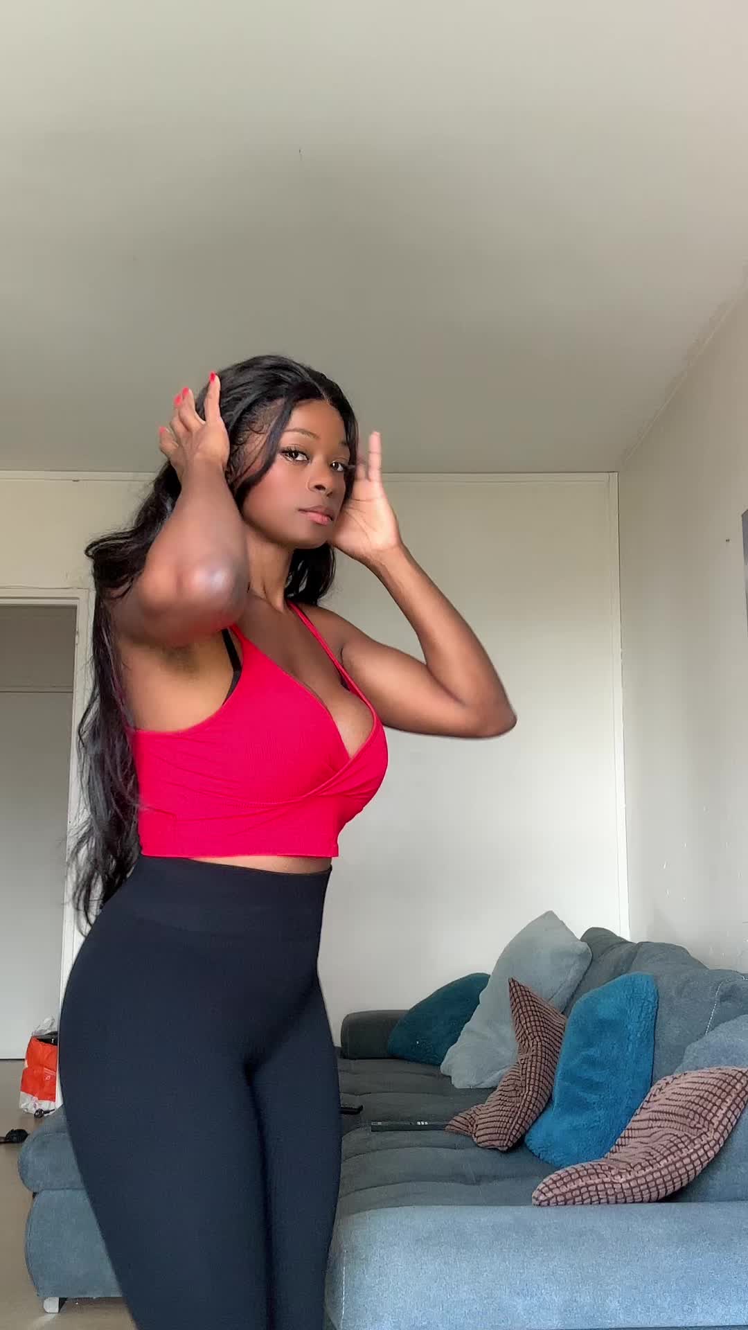 @Olivia33666888