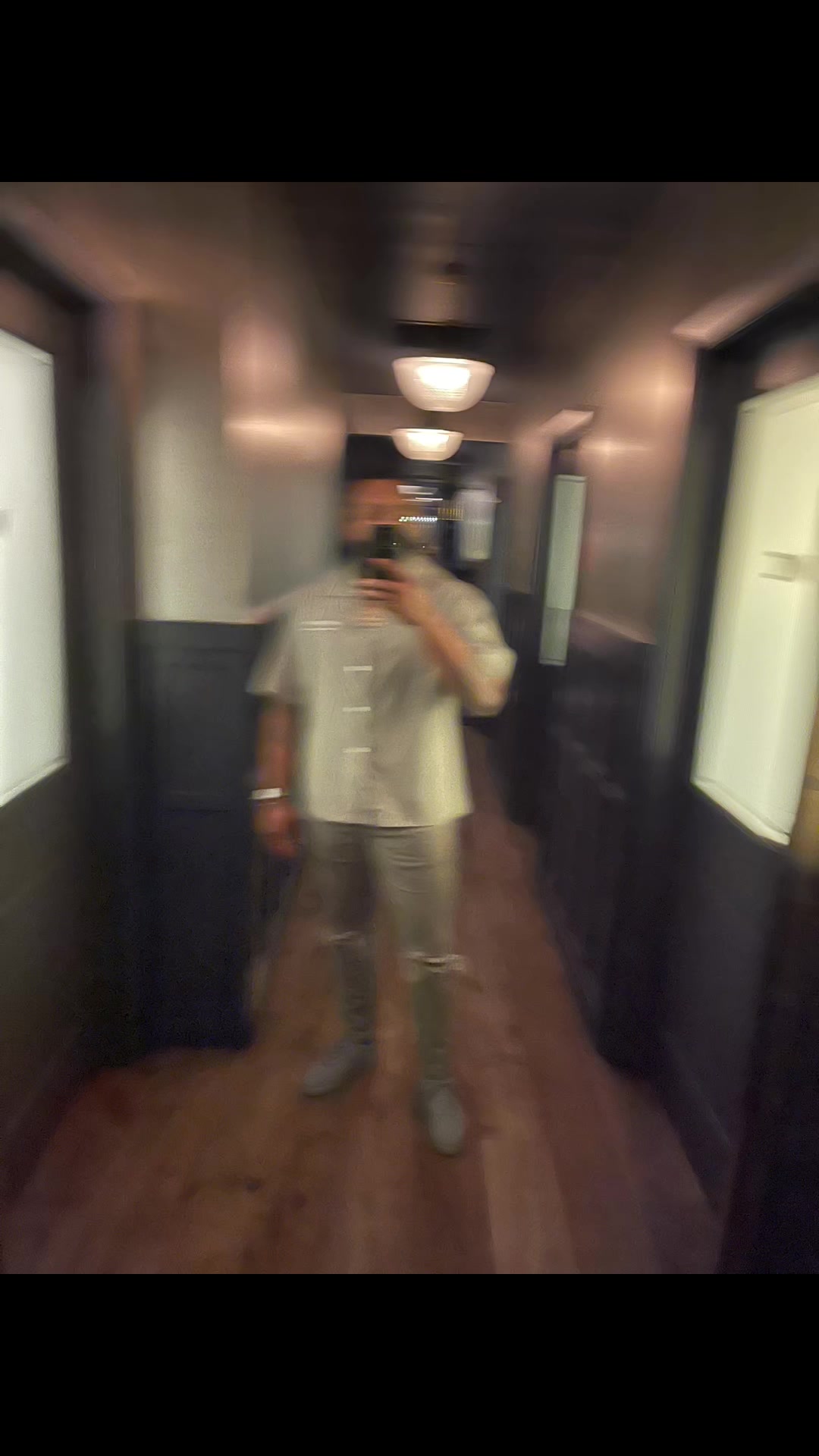 @QUE