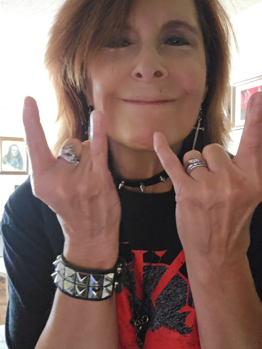 @Debbie Elicksen 🇨🇦🇺🇦🤘🧡