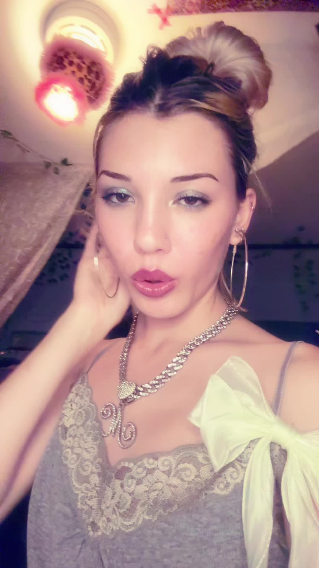 @d:mira$lynn:b