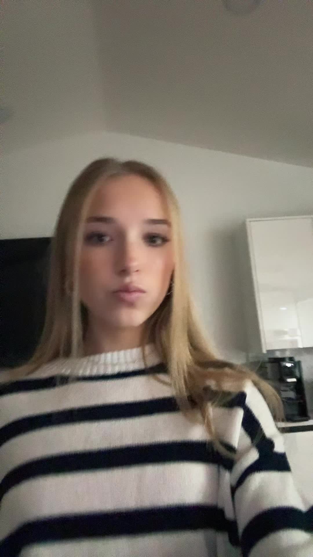 @👩🏼👩🏼