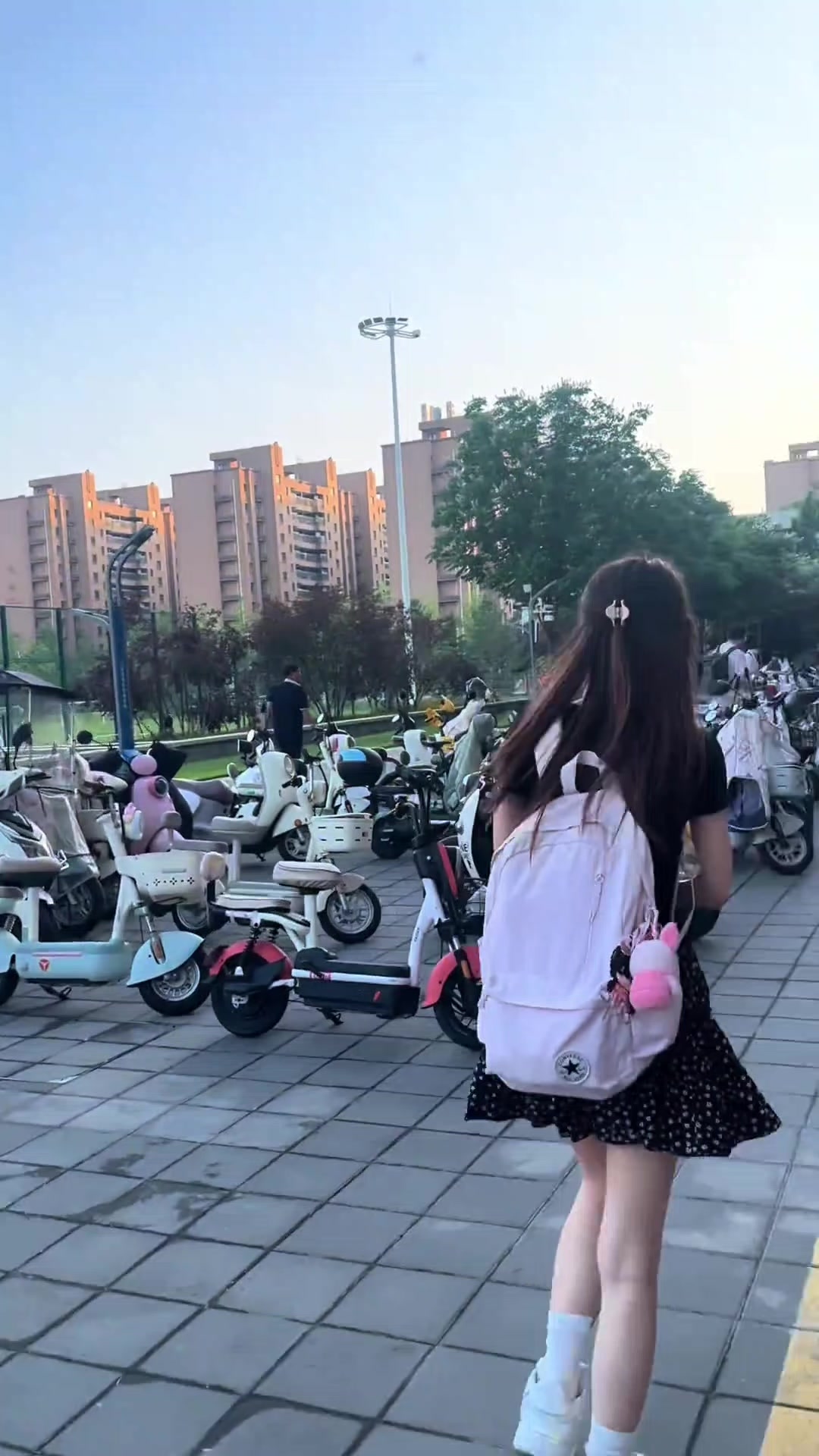 @Lì Yán(丽妍)