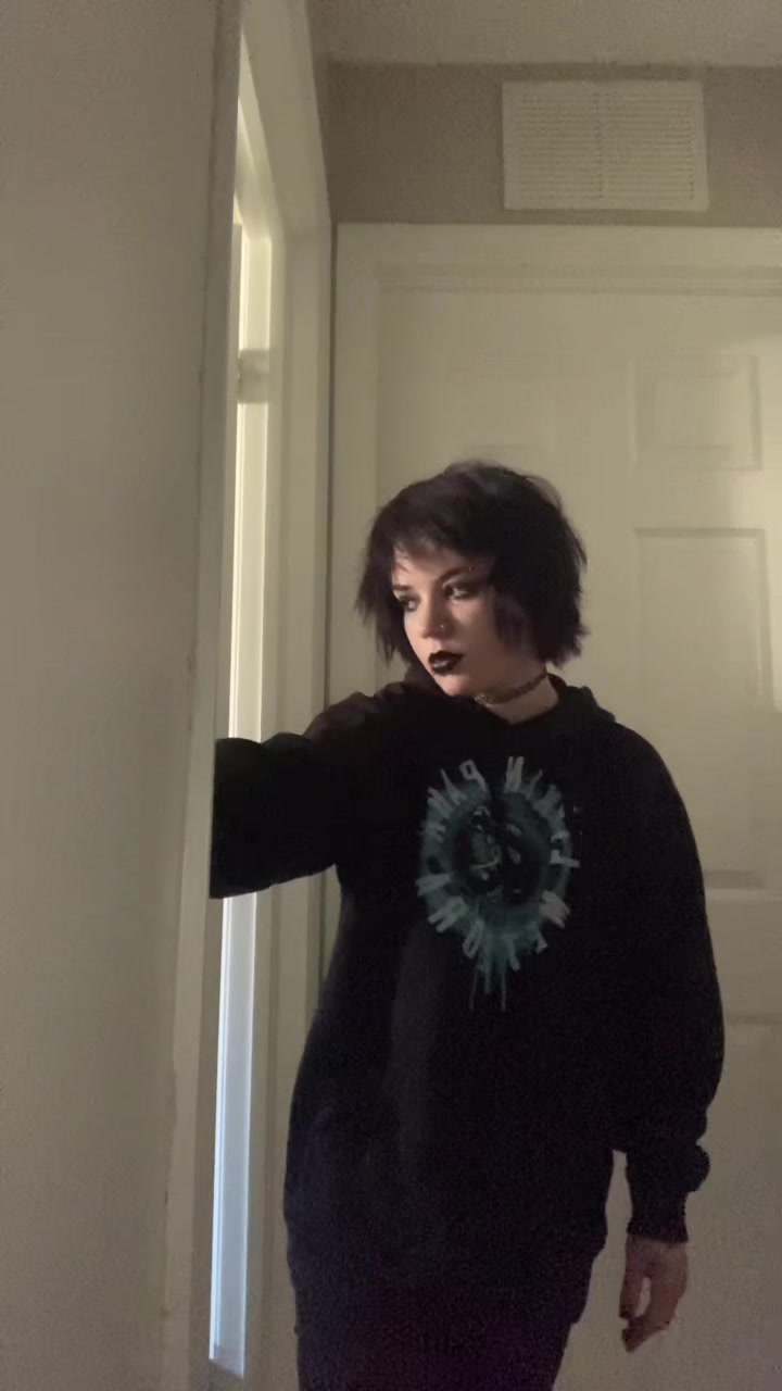 @Nella☠︎︎