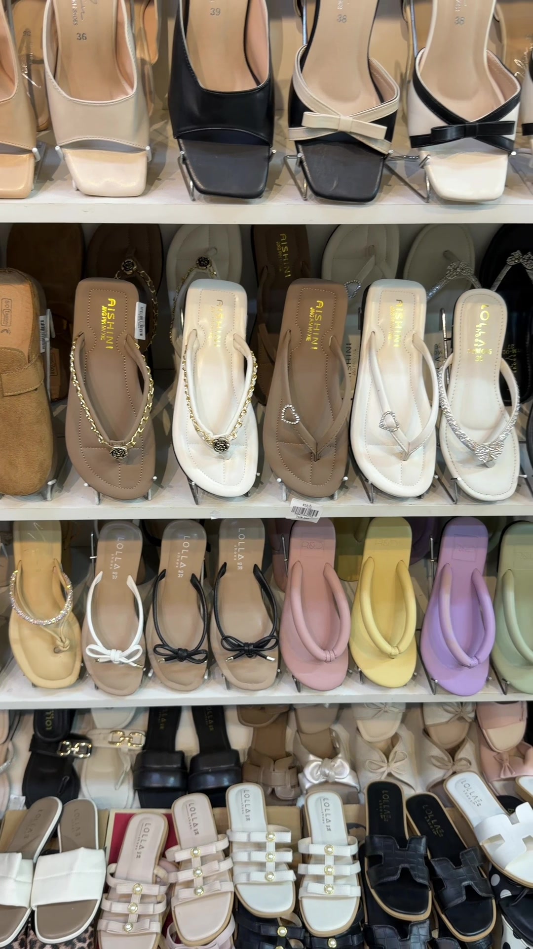 @MHK Footwear (တာချီလိတ်မြို့)