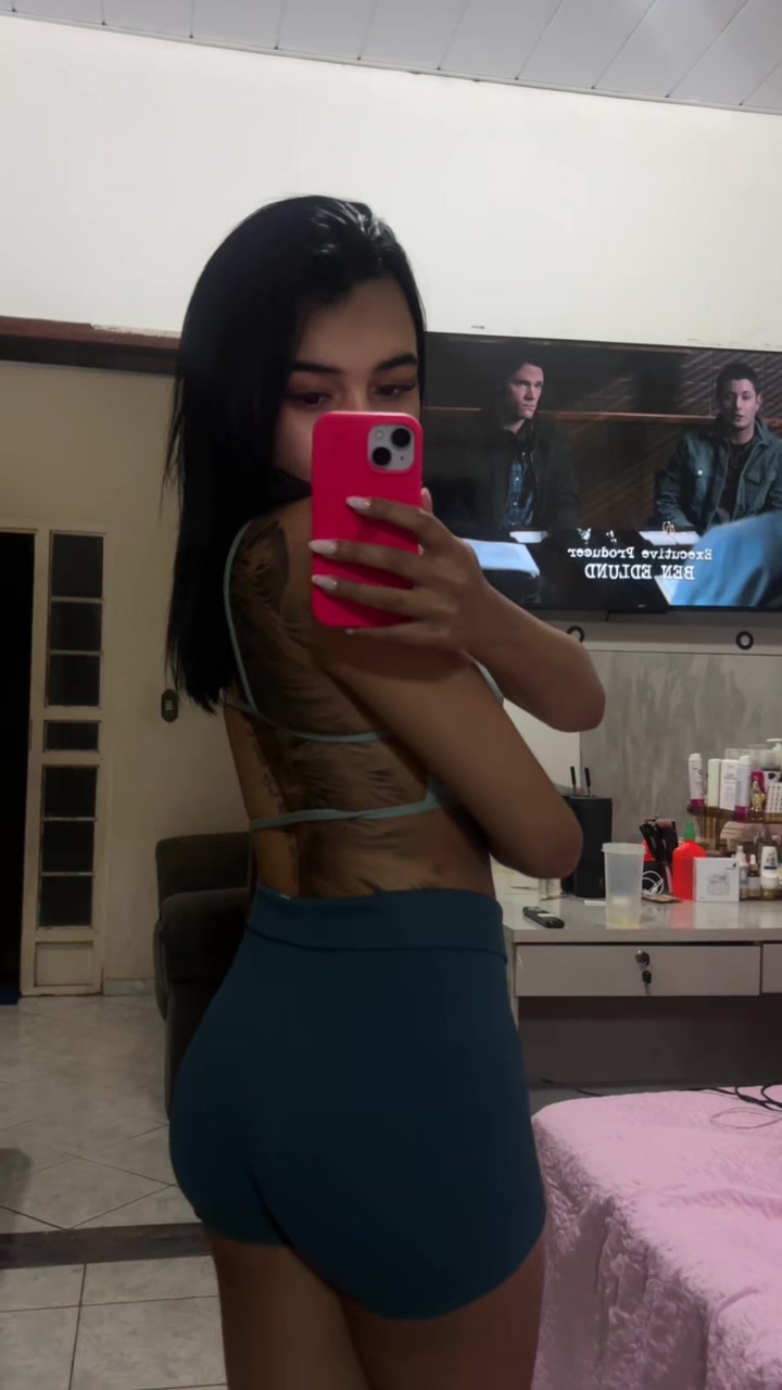 @juliafwz
