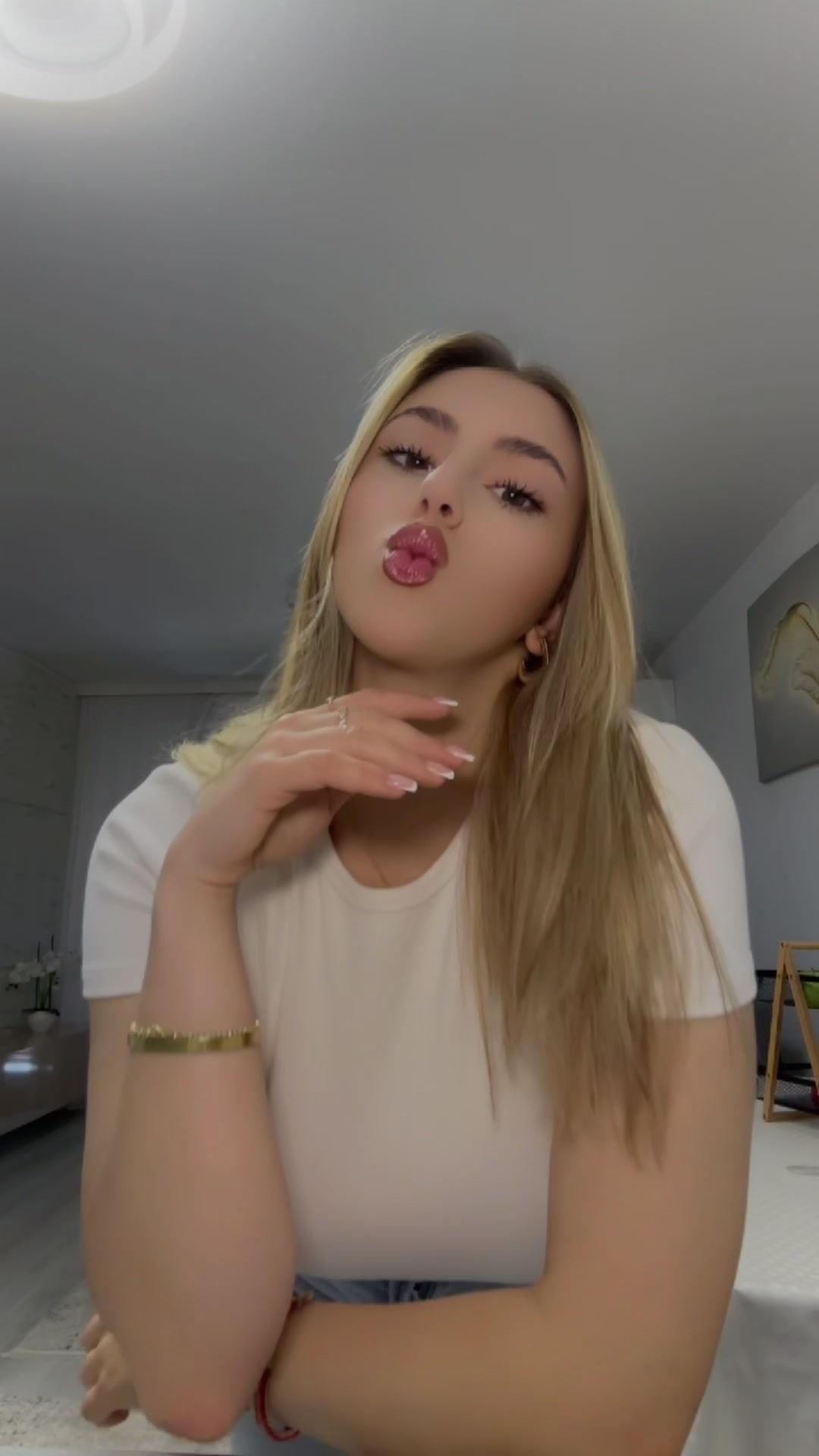 @𝐃𝐈𝐎𝐍𝐀 𝐇𝐀𝐉𝐑𝐈𝐙𝐈