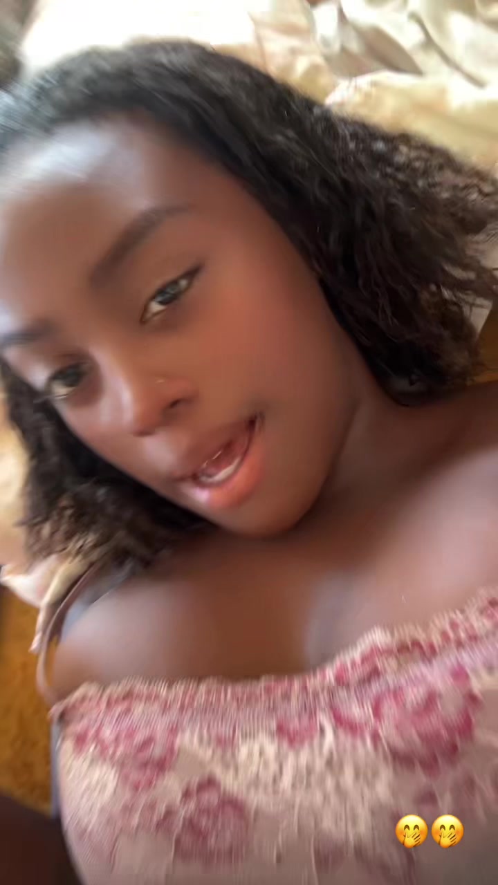 @M&ocirc;nica