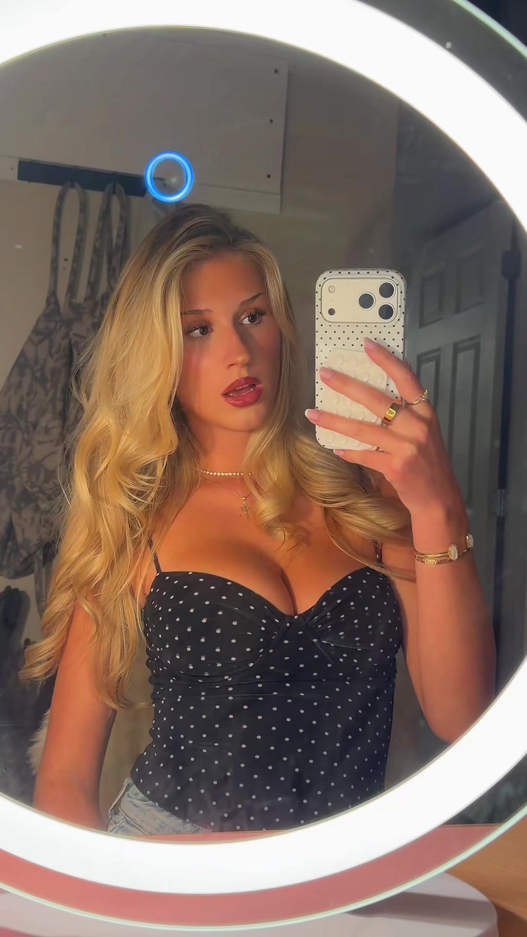 @daniela