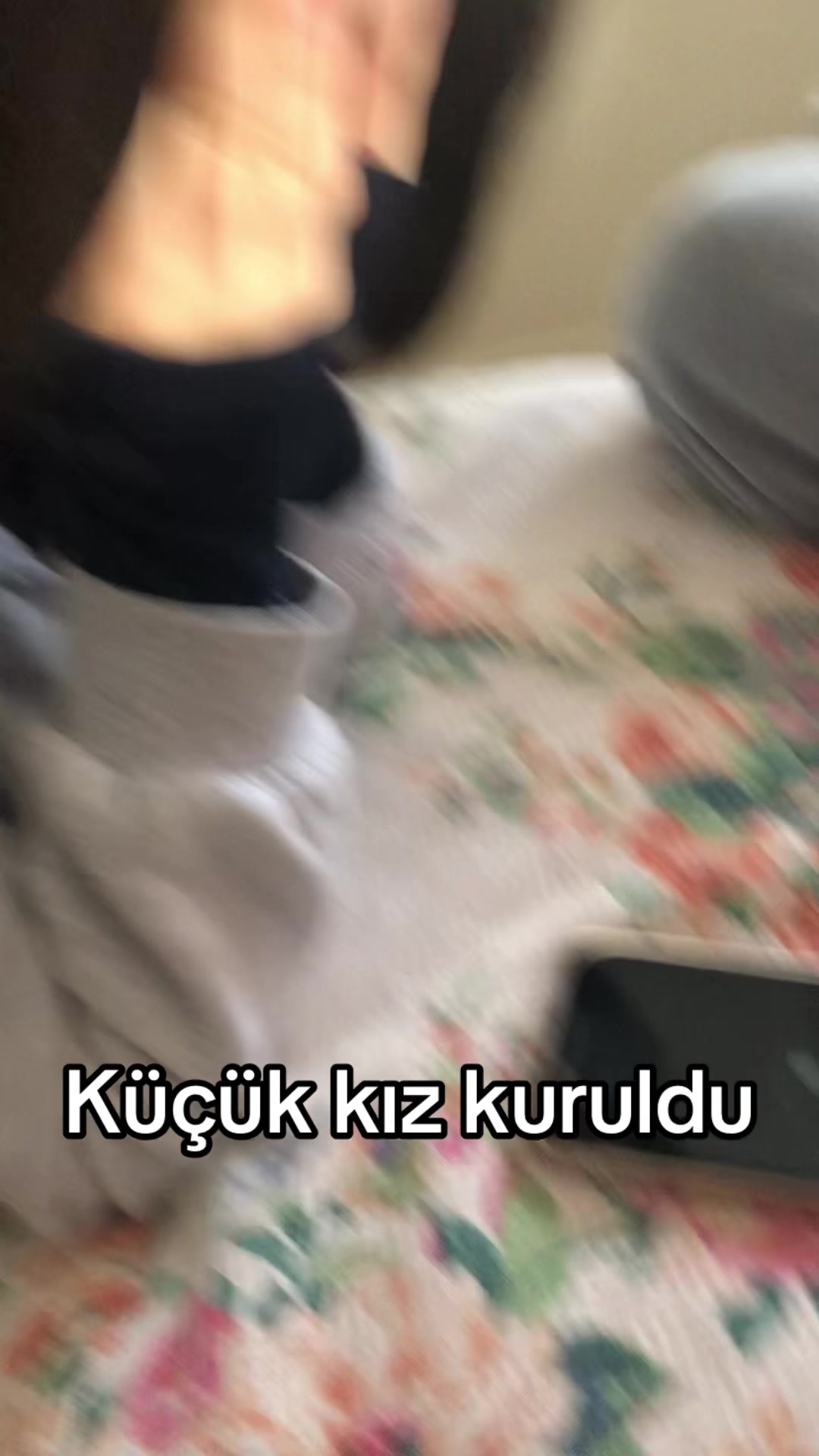 @Melisafarkedenekadarrr