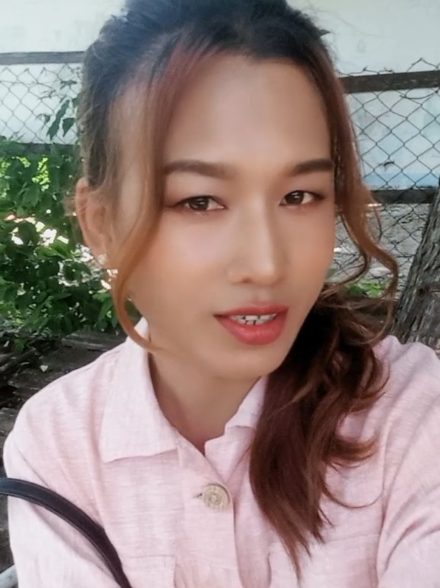 @မိတ်ကပ်ရဲရဲဖီးနစ်