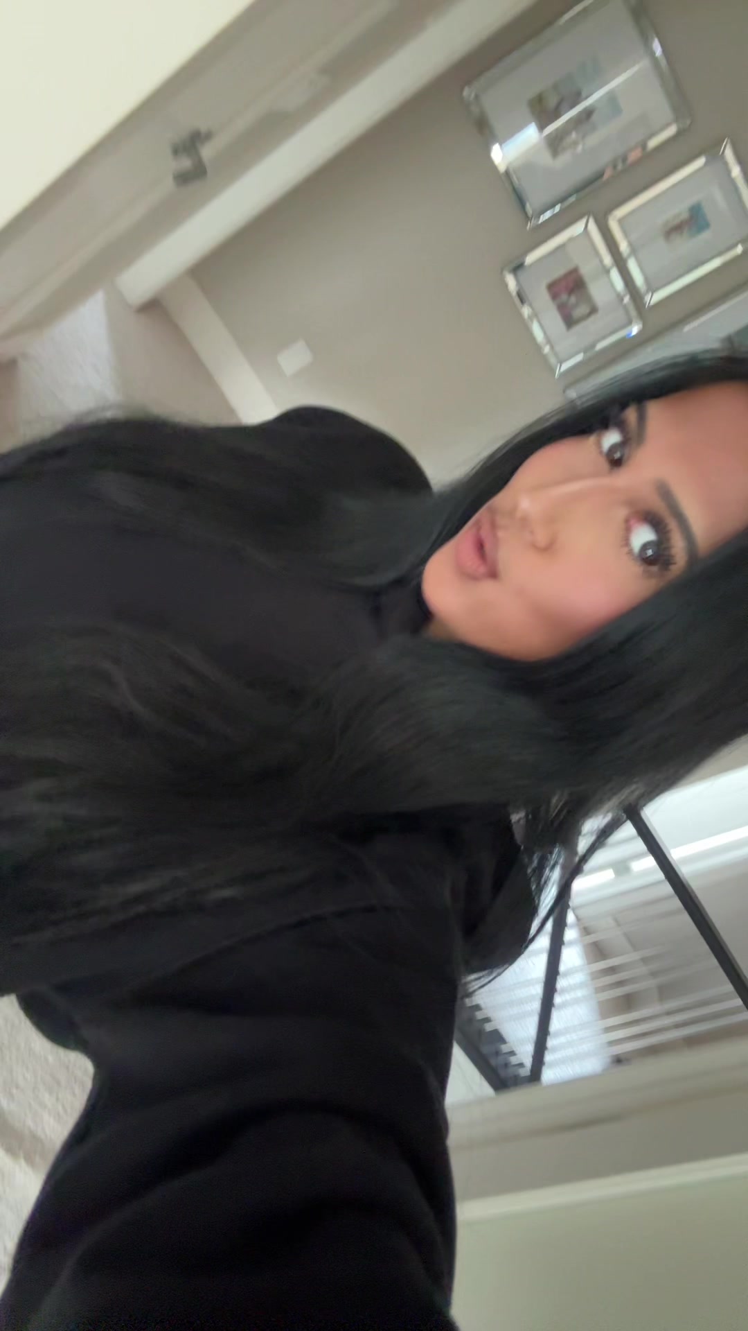 @𝒿.