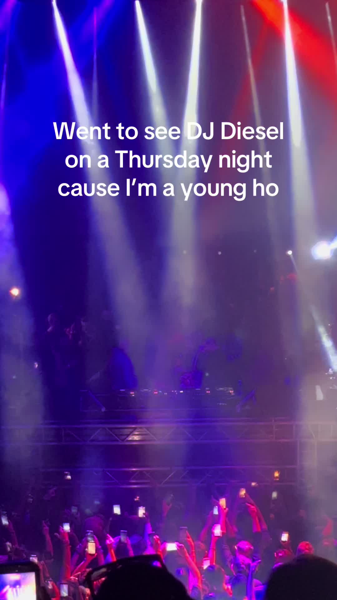 @vikki ̤̮⚘.✧˖°
