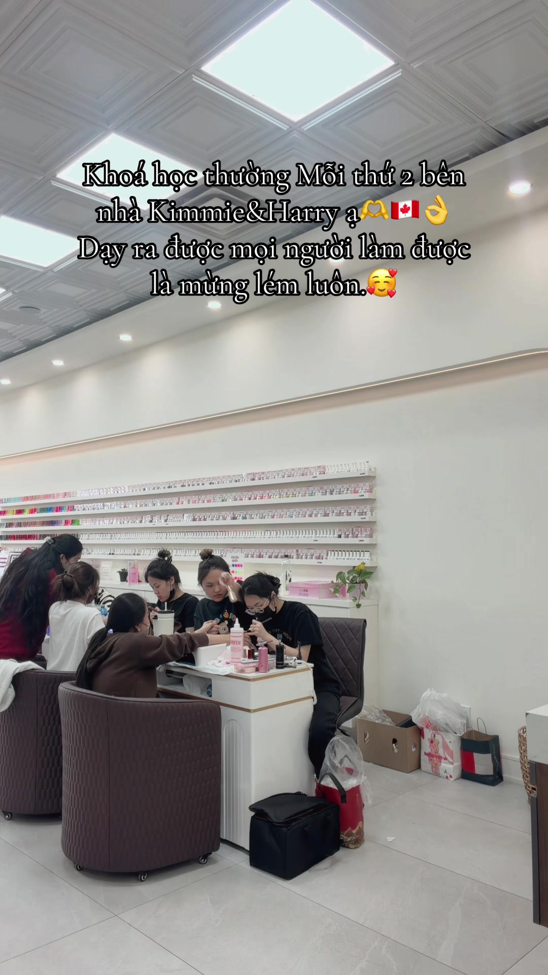 @KimmieNails🇻🇳&hearts;️🇨🇦Tấu H&agrave;i😜
