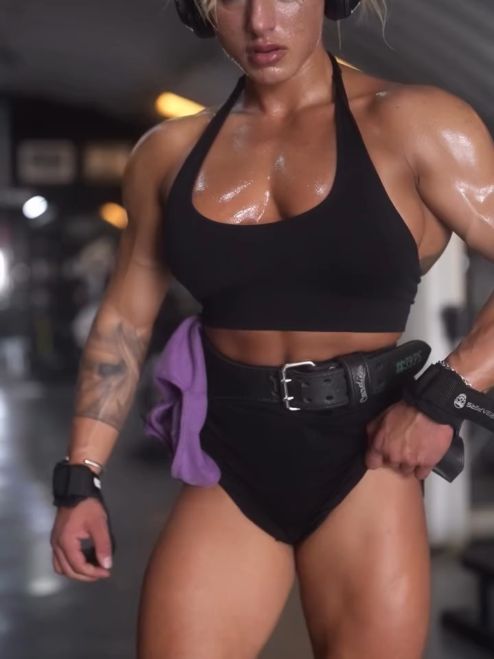 @Girls with Muscle