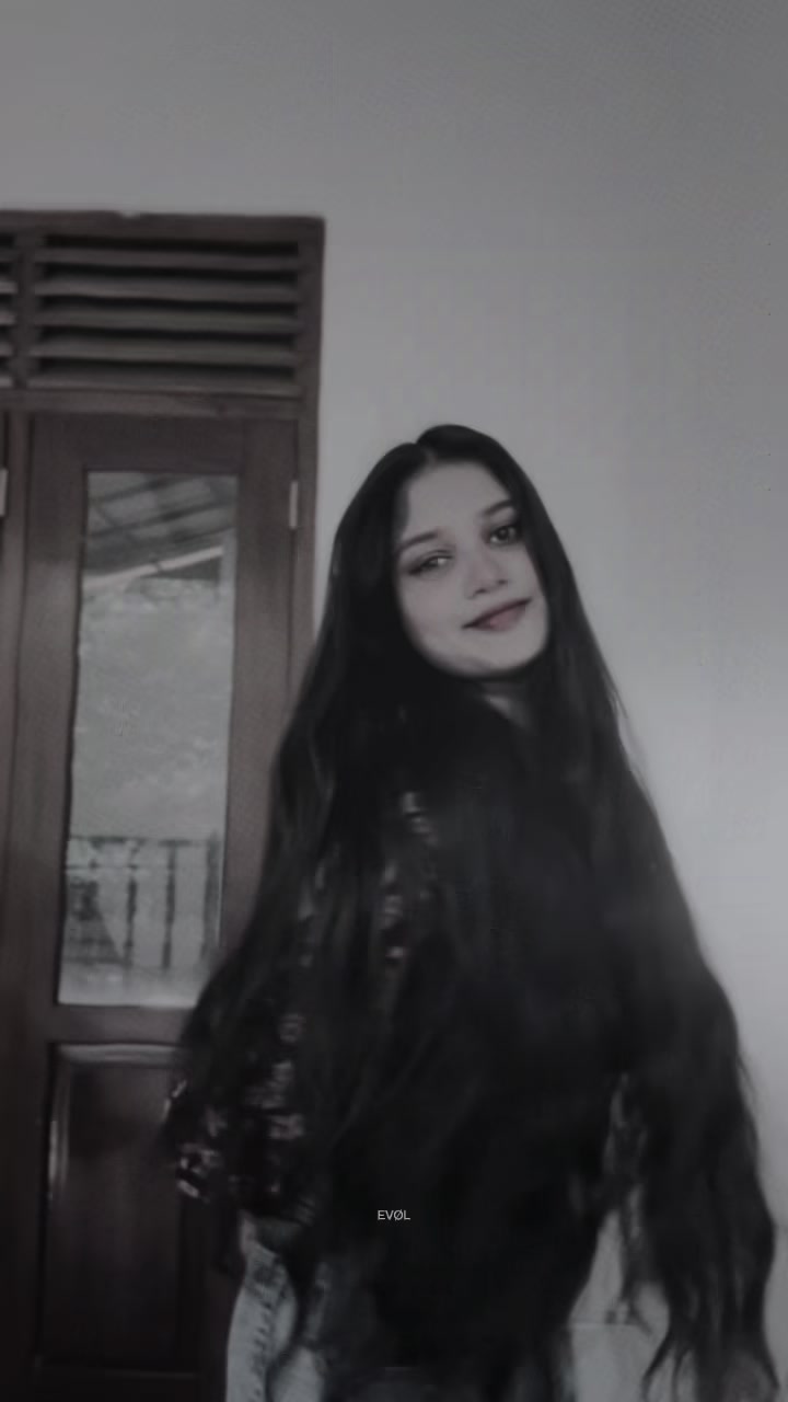 @Tha_ru_🦋