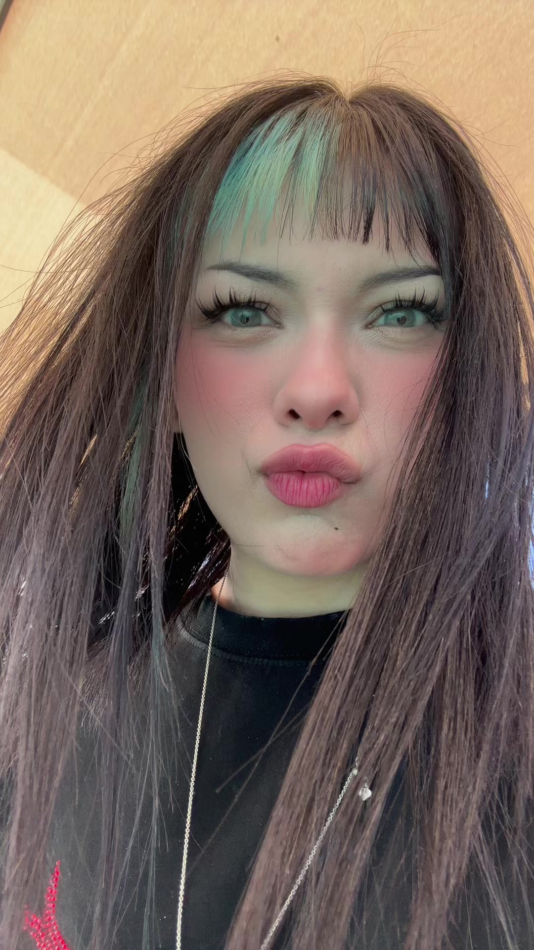 @SkinnyGhostiee🧛🏻&zwj;♀️