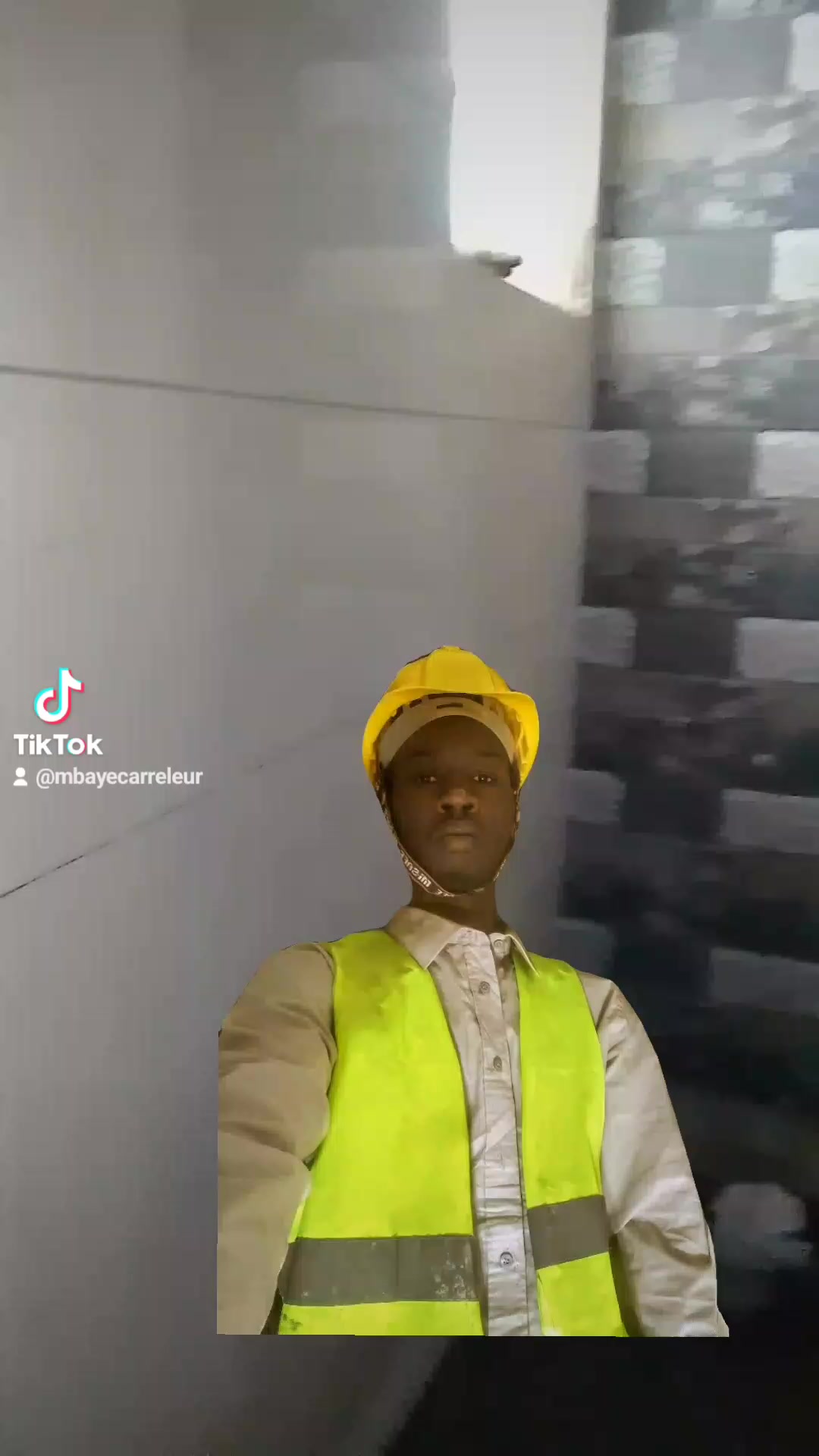@Mbaye carreleur