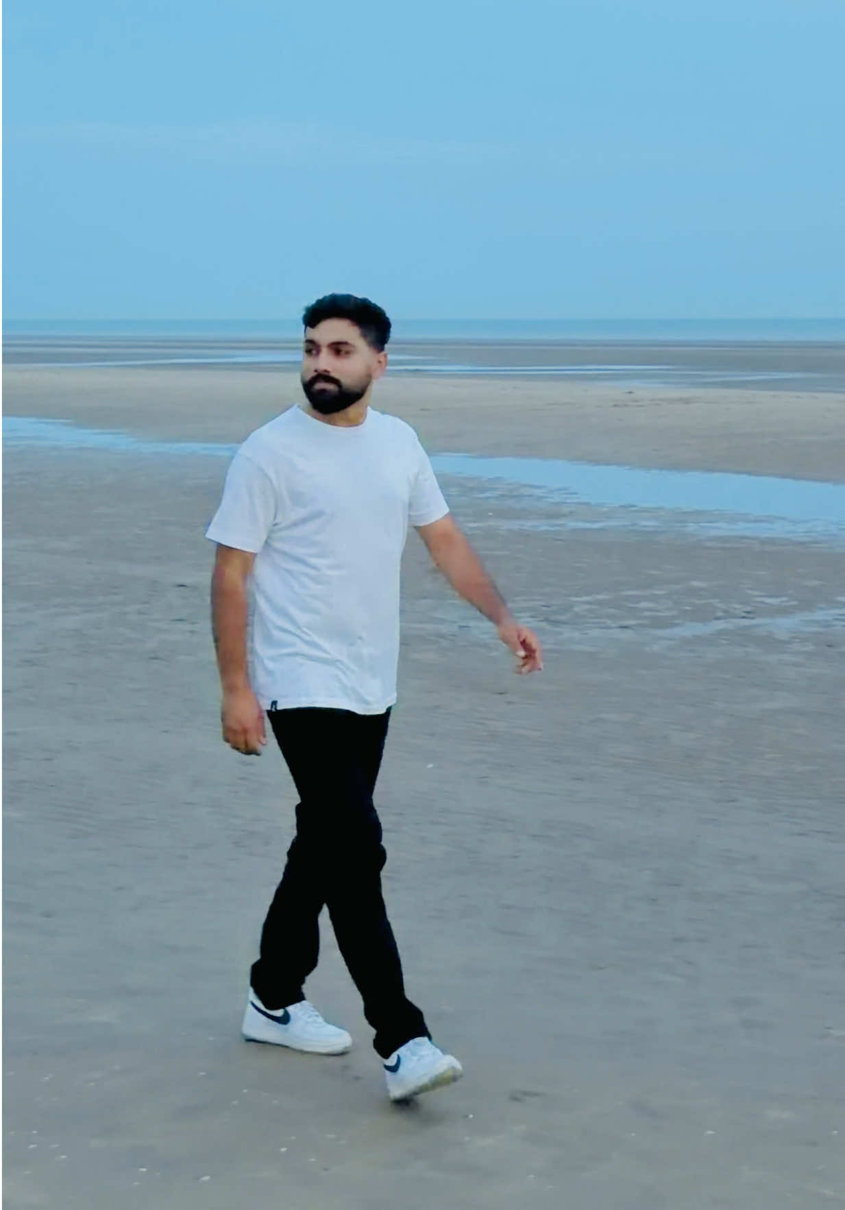 @Sharjeel Kalyar 🇵🇰🇬🇧